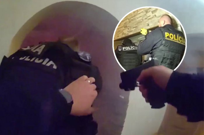 Ilustračný obrázok k článku DRÁMA na Mikuláša: Muž sa vlastnej rodine vyhrážal, že ju VYSTRIEĽA! VIDEO zo zásahu