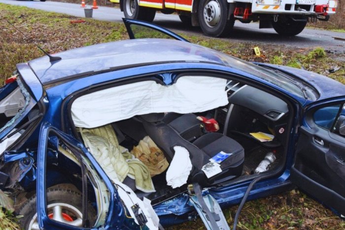 Ilustračný obrázok k článku DESIVÉ následky zrážky po ŠMYKU: Trojicu ZRANENÝCH previezli do nemocnice, FOTO