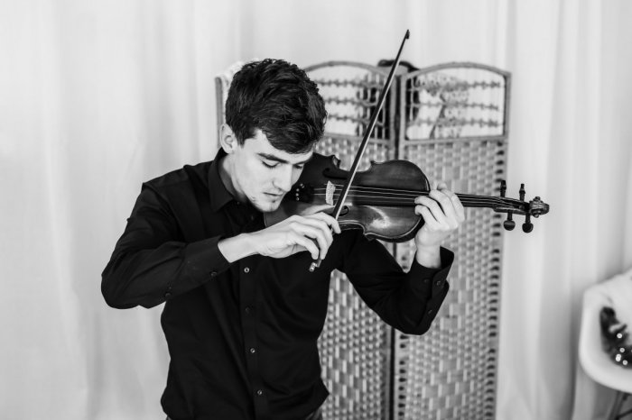 Ilustračný obrázok k článku Hudobná scéna smúti: Zasiahla ju TRAGICKÁ smrť mladého českého hudobníka (†27)