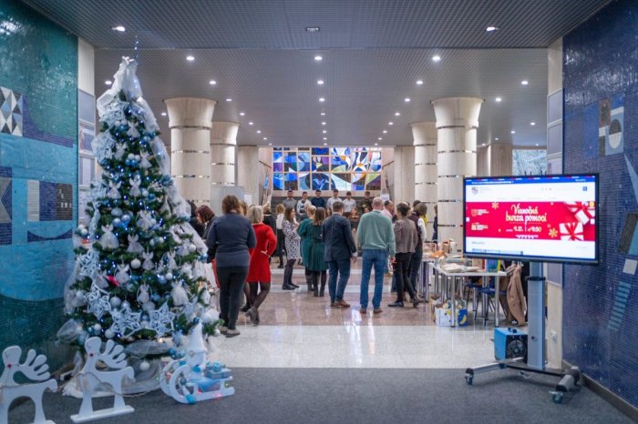 Ilustračný obrázok k článku Pripravia aj účesy za symbolické ceny: Prešovský kraj opäť chystá obľúbenú Vianočnú burzu