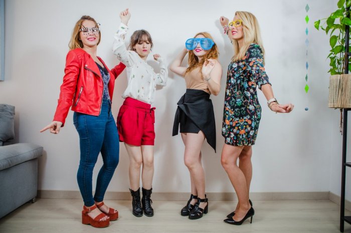 Ilustračný obrázok k článku Týmto kúskom oblečenia a módnym doplnkom sa poteší každá dáma