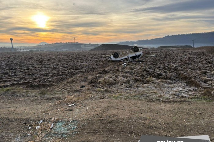 Ilustračný obrázok k článku TRAGÉDIA pri Sabinove: Vodič zišiel z cesty, skončil na streche a podľahol zraneniam