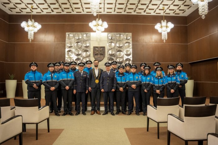 Ilustračný obrázok k článku Veľká chvíľa: V Nitre zložilo slávnostný SĽUB 17 mestských policajtov