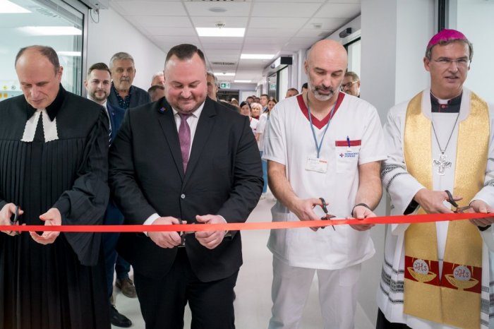 Ilustračný obrázok k článku Konečne je to tu: ARO v popradskej nemocnici už funguje v zrekonštruovaných priestoroch