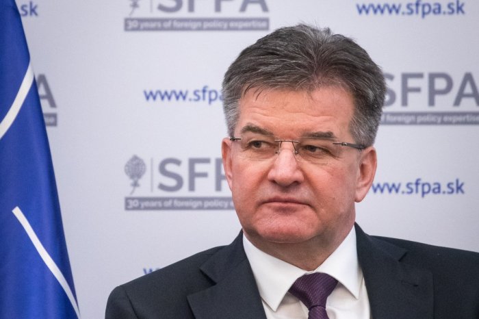 Ilustračný obrázok k článku Národniari tlačia na Lajčáka: Chcú, aby zverejnil, či mal od Epsteina majetkové výhody