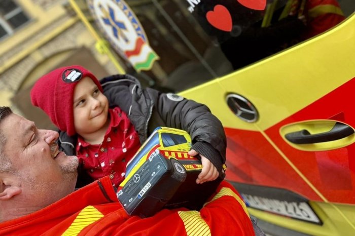 Ilustračný obrázok k článku Malý HRDINA! 4-ročný chlapček zavolal ZÁCHRANKU: Jeho mama upadla do BEZVEDOMIA