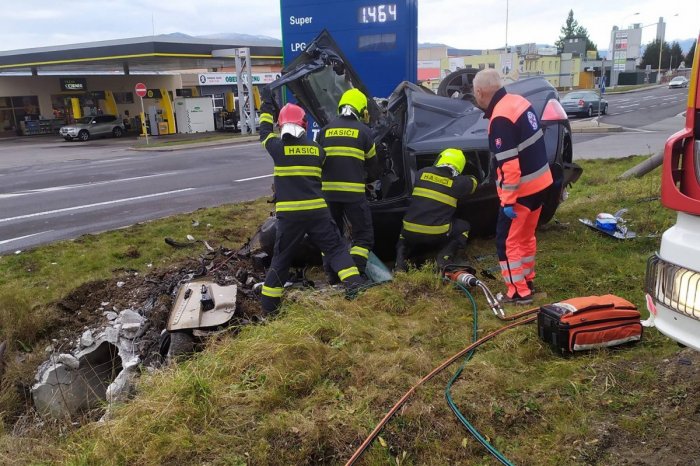 Ilustračný obrázok k článku Štedrý deň poznačila TRAGÉDIA: Zdemolované auto ľudia dlho ignorovali!