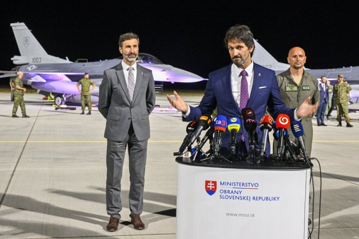 Ilustračný obrázok k článku Kaliňák oznámil očakávaný TERMÍN: Kedy by LETISKO Sliač mohlo byť pripravené pre STÍHAČKY F-16?