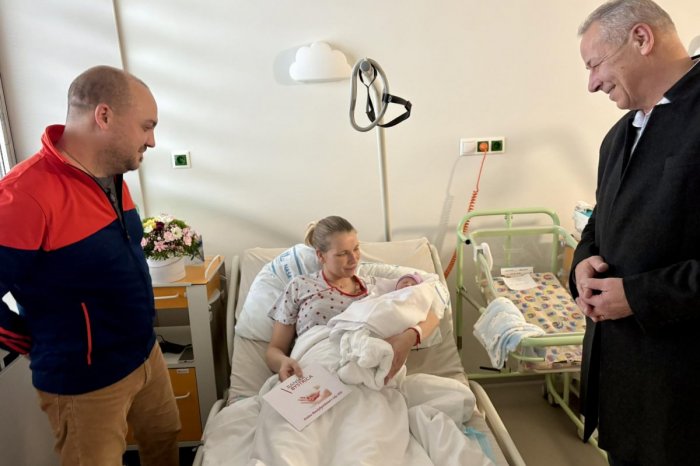 Ilustračný obrázok k článku Prvý Banskobystričan roku 2026 je TU: Rodičom malého chlapčeka gratuloval aj Nosko