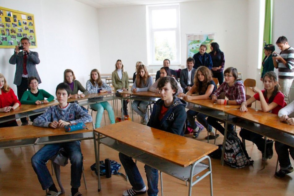 Francúzsky veľvyslanec navštívil Tatry i jedno z gymnázií.
