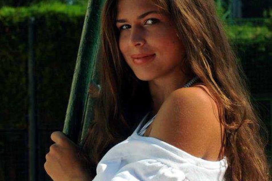 Slovensko má ďalšiu tenisovú krásku: Je ňou talentovaná Chantal Škamlová (19)