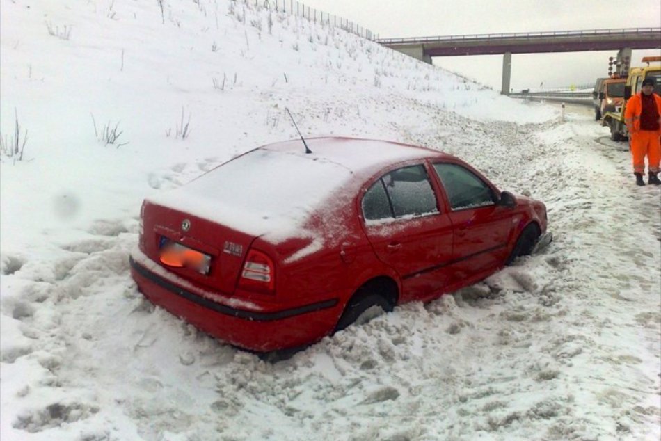 OBRAZOM: Sneženie spôsobilo viacero nehôd