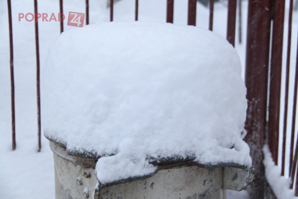 Mesto vyhlásilo kalamitu. V Poprade pripadlo do 40 cm snehu