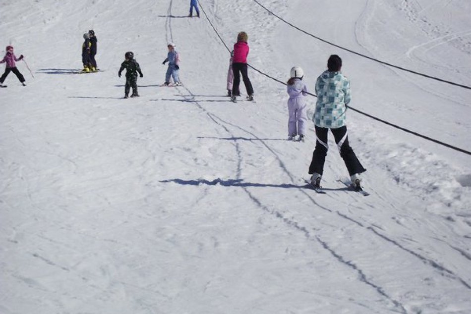 Škôlkari zo Sládkovičovej na lyžiarskom