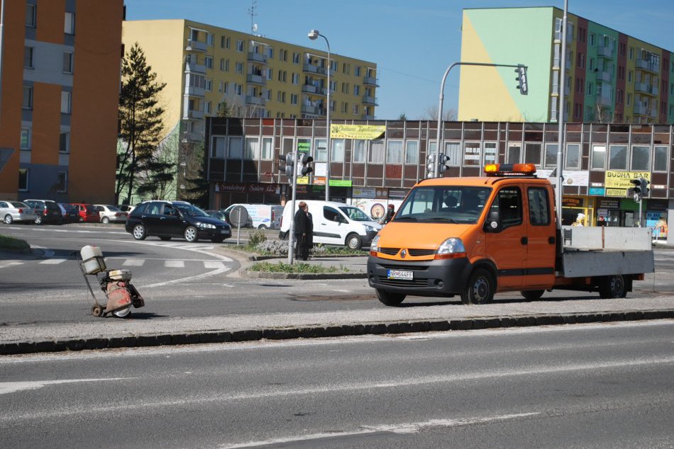 Oprava výtlkov na hlavnej križovatke