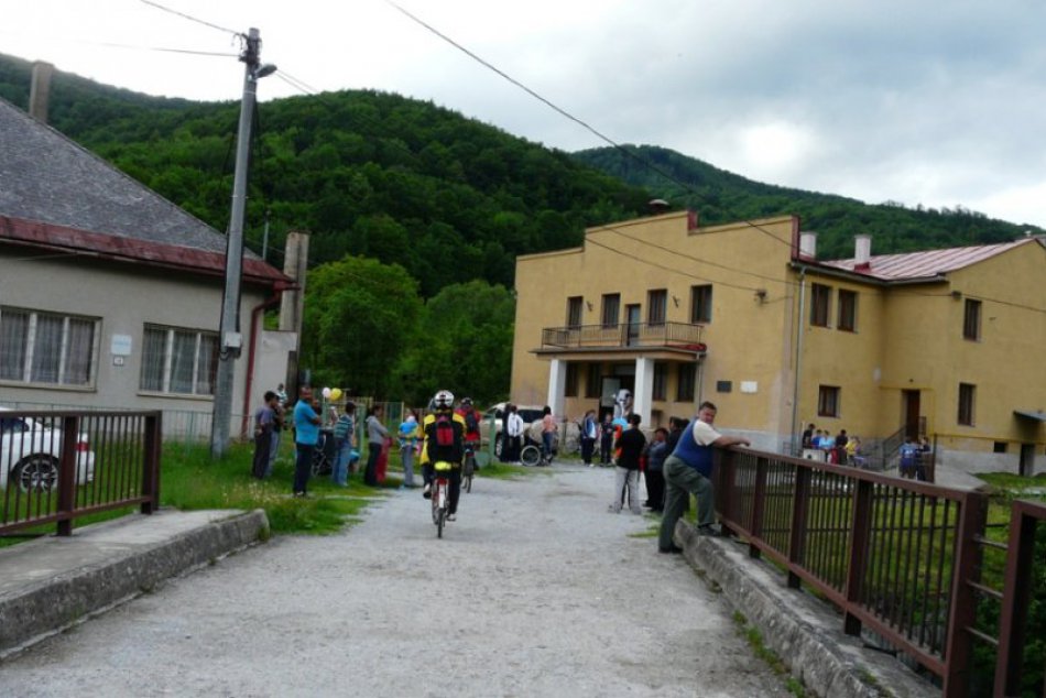 Stavanie mája Revúčka