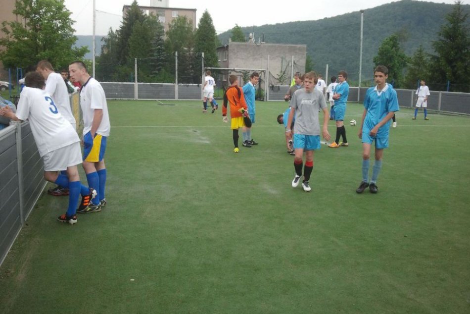 Obvodné kolo v žiackom futbale: Prvenstvo si vykopali chlapci z Plešivca