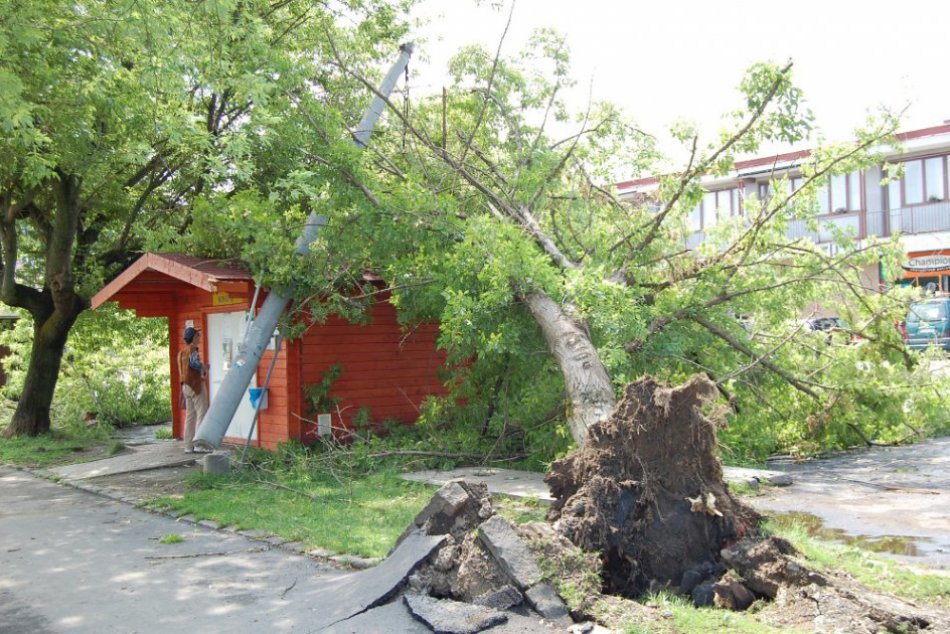 Spomienka na ničivú veternú smršť z roku 2012