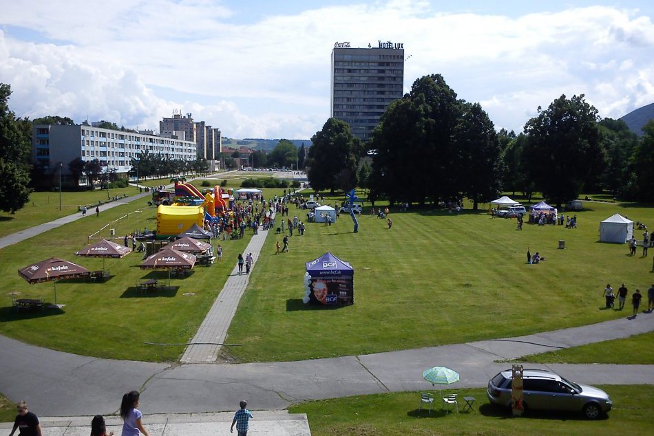 FOTO: Takto Bystričania vítali prázdniny: Tancom, akrobaciou aj dobrou hudbou!