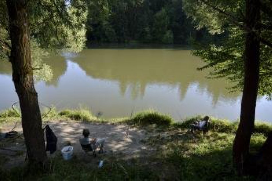 Na rybárske cvičenia využívajú študenti TU vo Zvolene Kováčovský rybník