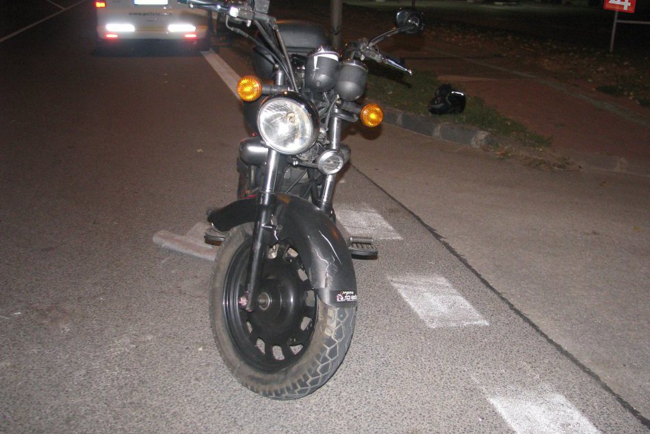 Zrážka auta s motorkárom v Moravciach