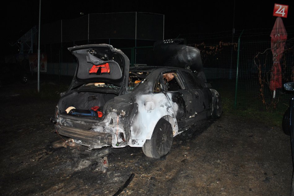 zhorené auto Audi A5