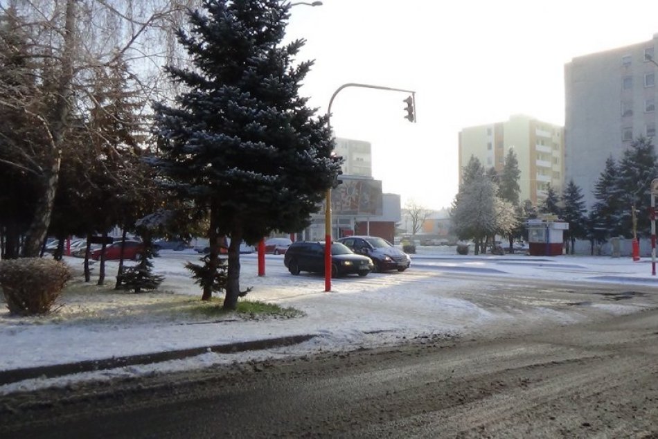 Už je to tu: Humenné pokryl prvý sneh, pozrite si aktuálne zábery z mesta!