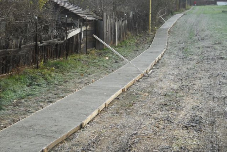 Oprava chodníkov v Prievidzi