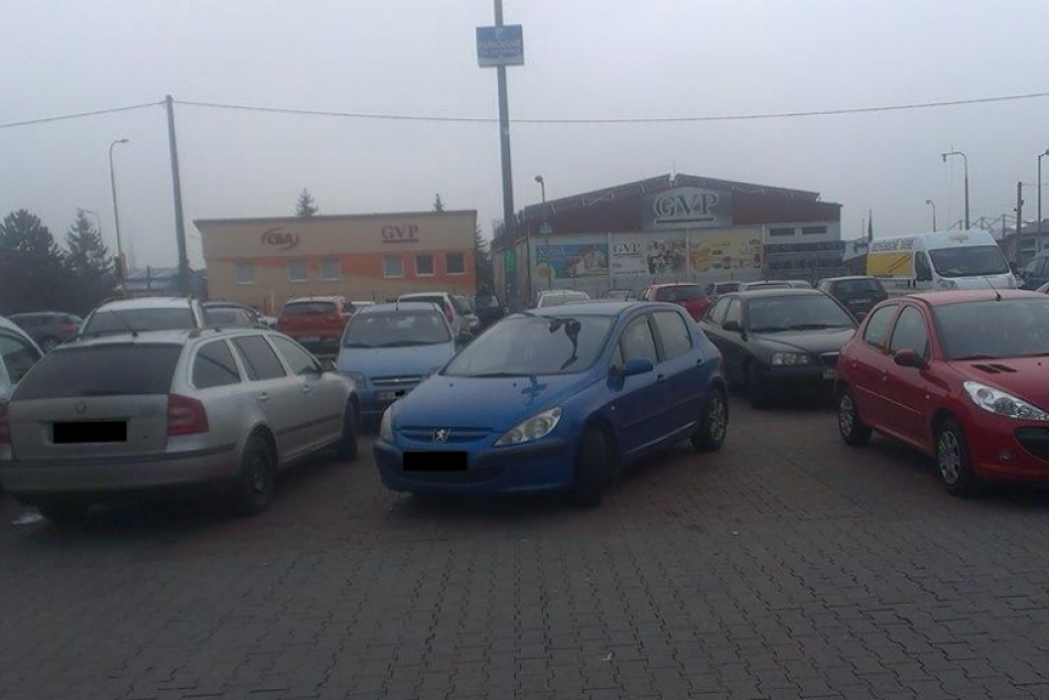 Parkovacia hitparáda: Takto sa v Humennom chodí nakupovať!