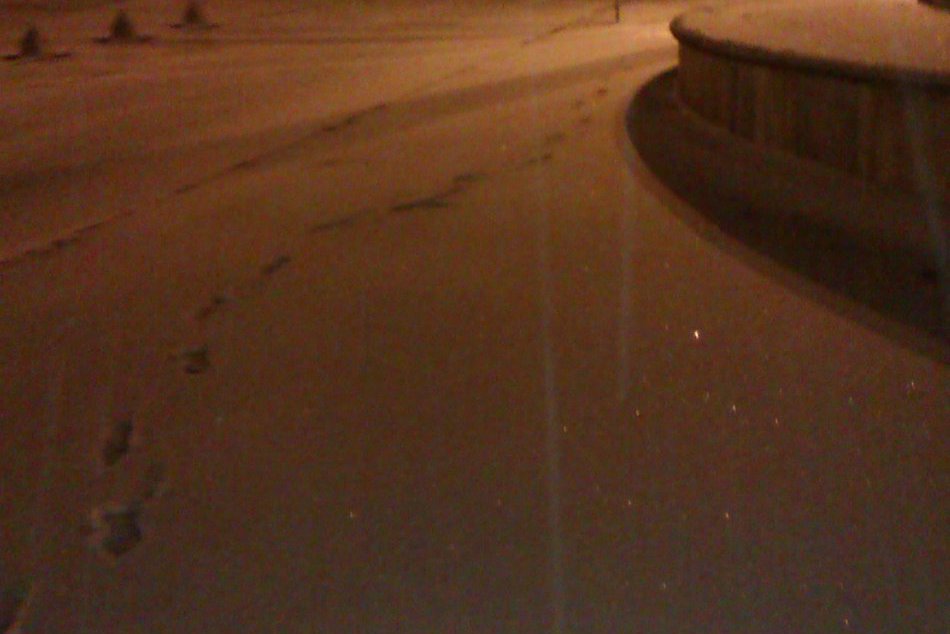 Snehová nádielka pokryla cesty v Rožňave