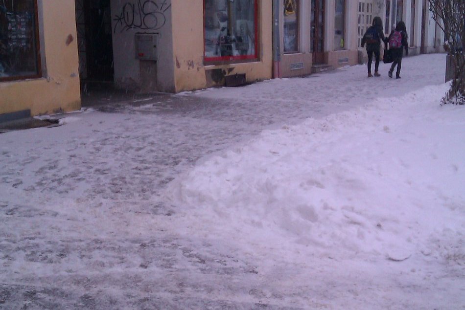 Údržba chodníkov v meste Rožňava