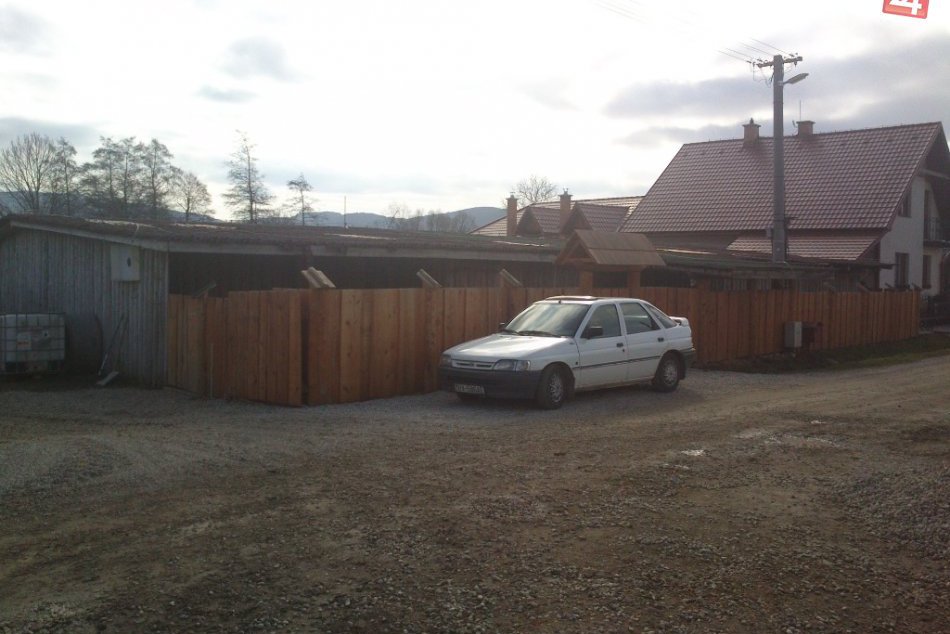 Pštrosy v Krásnohoskom Podhradí