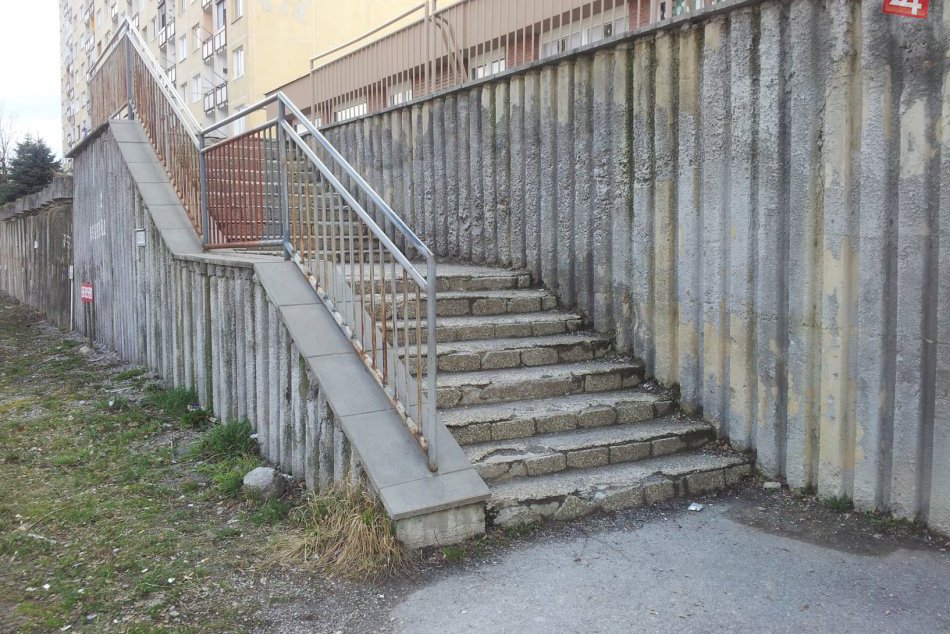 Tieto schody opravia!