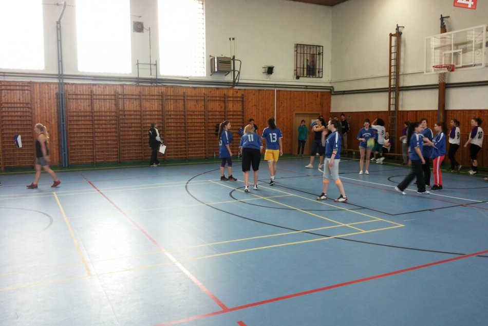 Volejbalový turnaj medzi stredoškoláčkami