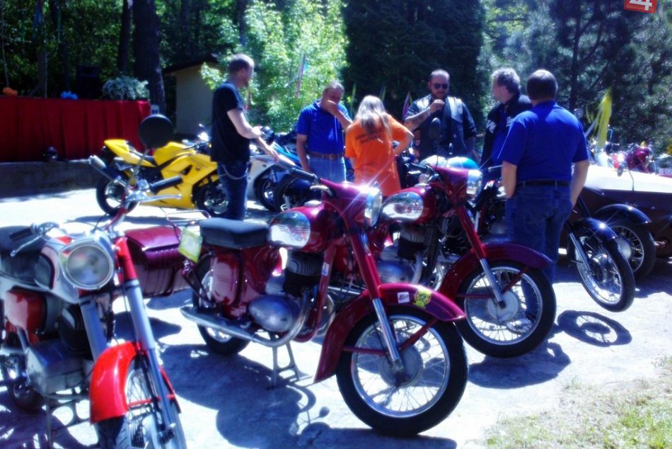 Veľkolepý majáles zatriasol Krasnohorským Podhradím