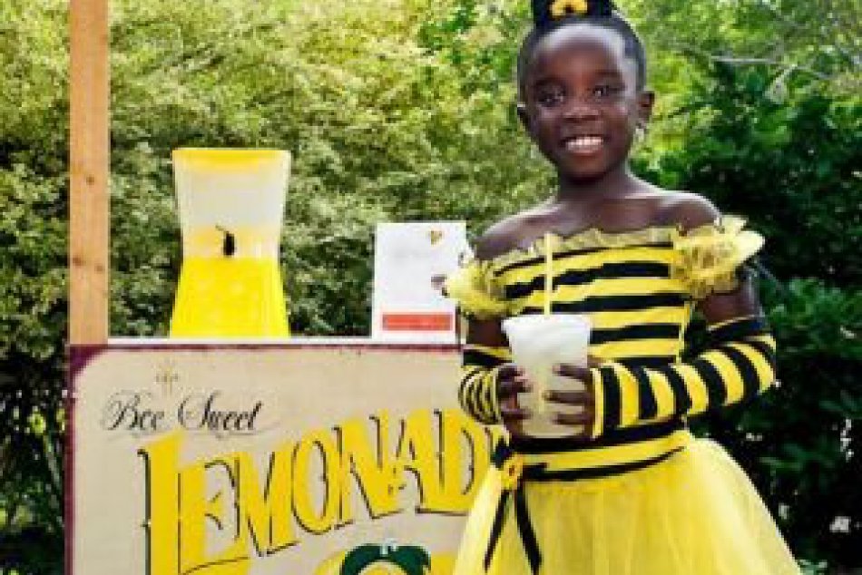 Dievčatko (9) vďaka náhode rozbehlo úspešný biznis: Vyrába chutné limonády