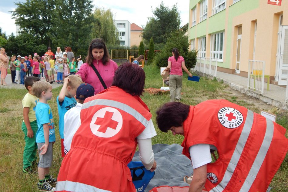 Škôlkari záchranármi - projekt ,,Evička nám ochorela"