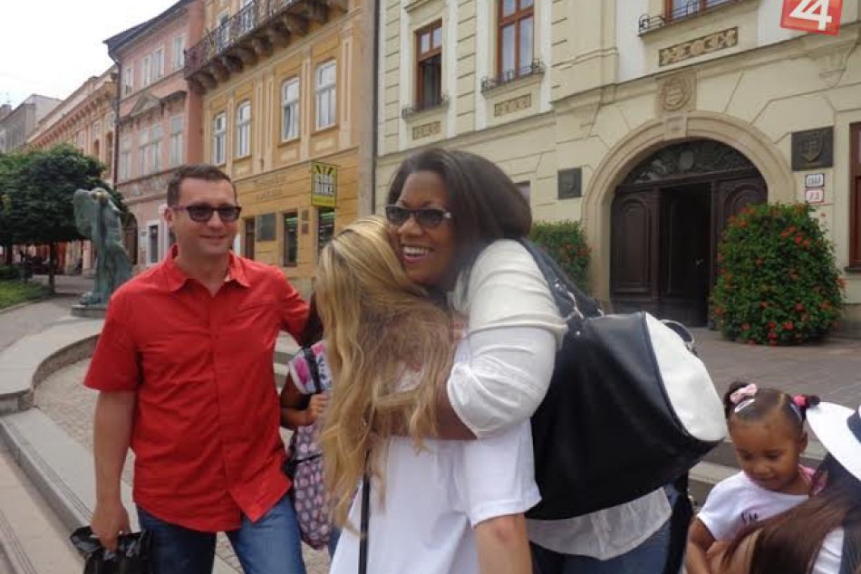V Prešove sa vo veľkom objímalo: Takto to vyzeralo v uliciach!