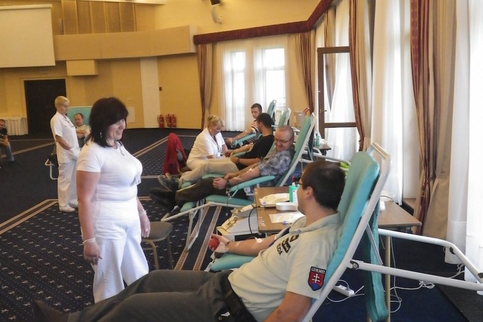 Policajti v Tatrách hromadne darovali krv