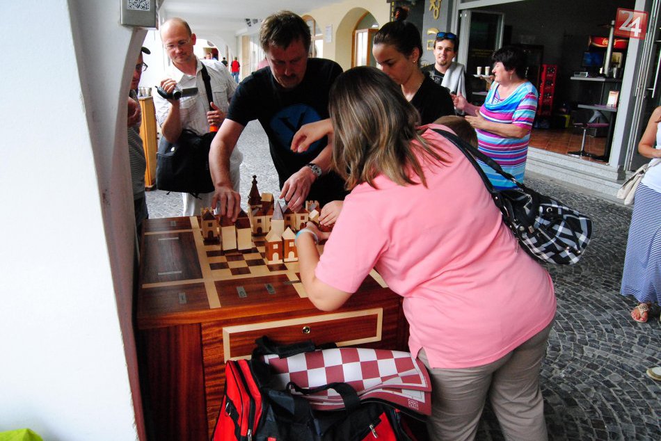 V centre Žiliny uviedli do života verejný šach