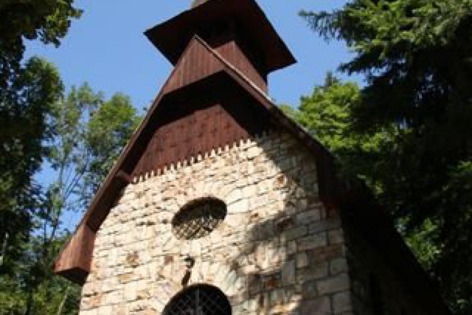 Kaplnka Panny Márie Kráľovnej vo Vyhniach - jediné dielo svetového architekta La