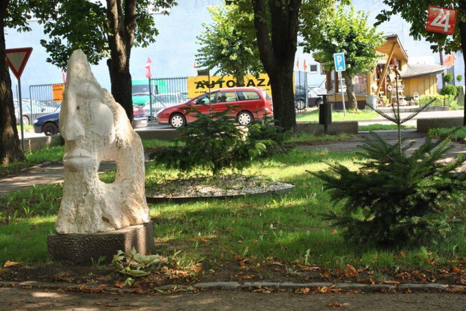 Obnovený gaštanový park na Užhorodskej ulici