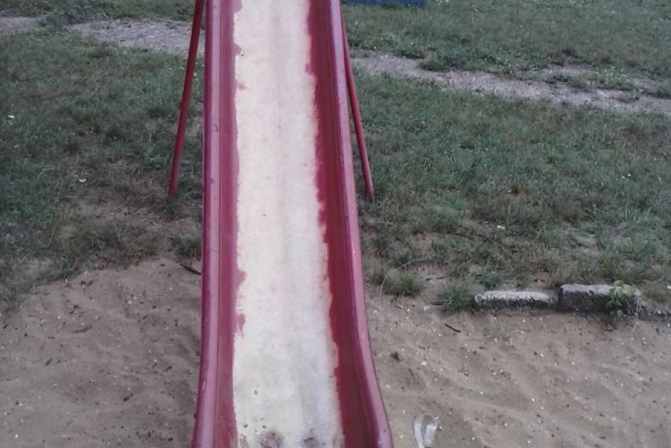 Detská šmýkalka v katastrofálnom stave: Po upozornení zmizla behom pár dní!