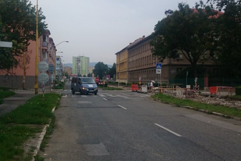 Prechody pre chodcov sú na Kuzmányho ulici obmedzené