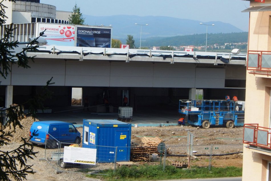 Stavba nákupného centra uprostred Žiaru pokročila, TAKTO to tam teraz vyzerá!