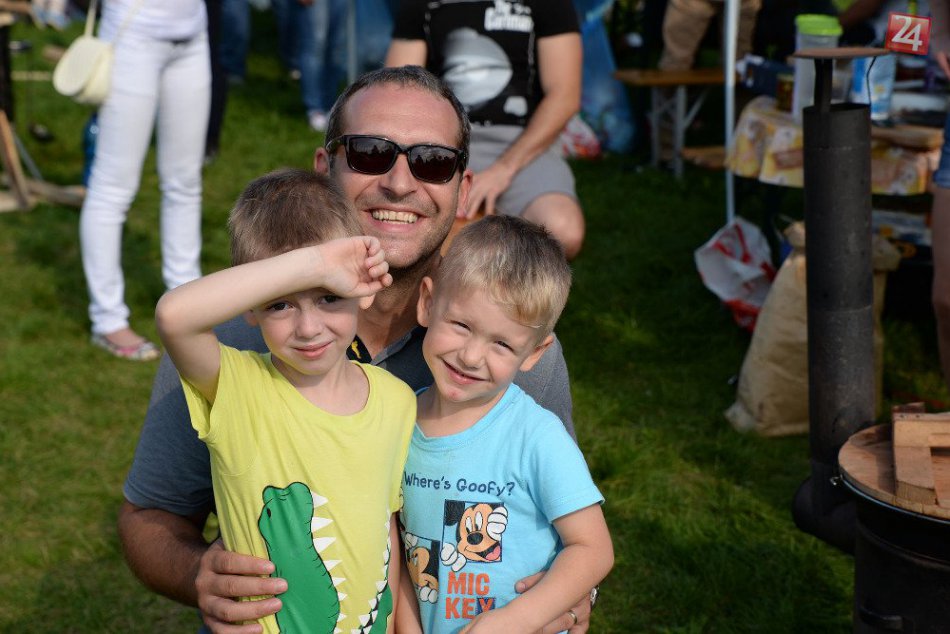 Známe osobnosti a skvelý guláš:  Ľudia v Topoľčanoch sa spojili a ukázali veľké 