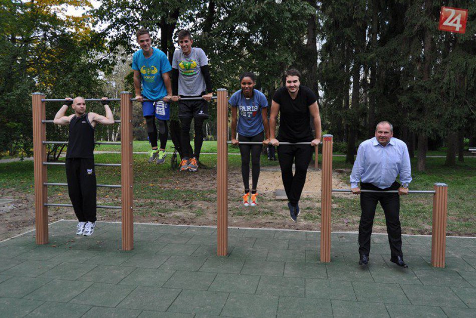 Aj primátor Igor Choma si vyskúšal nový workout park