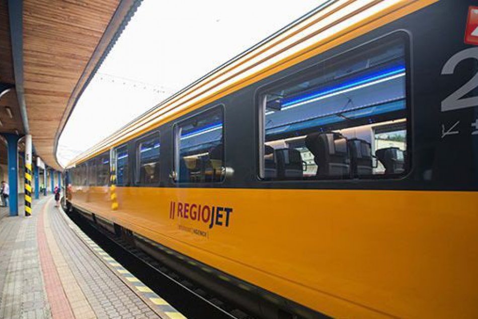 PRVÉ FOTO žltých vlakov, ktoré začnú jazdiť na východ