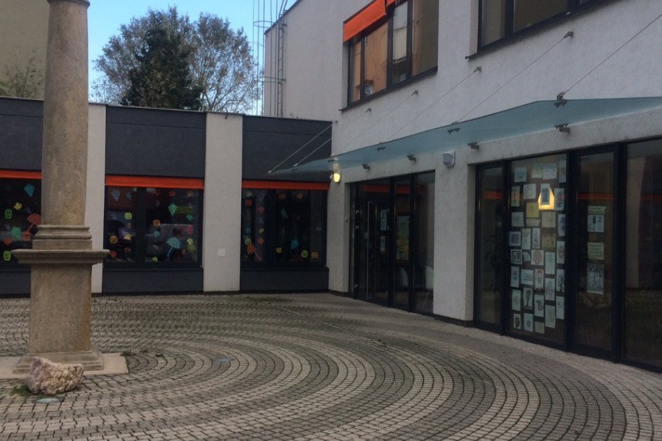 OBRAZOM: Nina Protušová (19) predstavila Šaľanom svoju prvú knihu