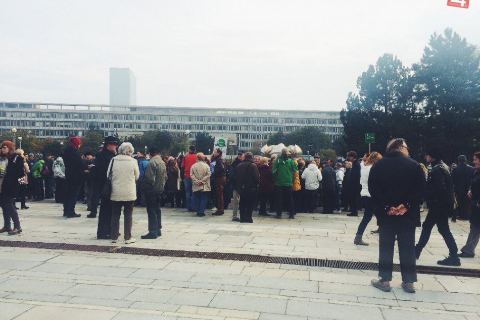 Vedeckí pracovníci protestovali za lepšie podmienky pre vedu na Slovensku